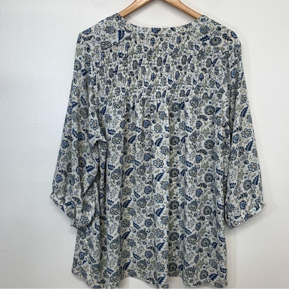 Rose & Olive Blouse 1X Button Front Blue Floral Smocking Flowy Light Office Work - Picture 4 of 11